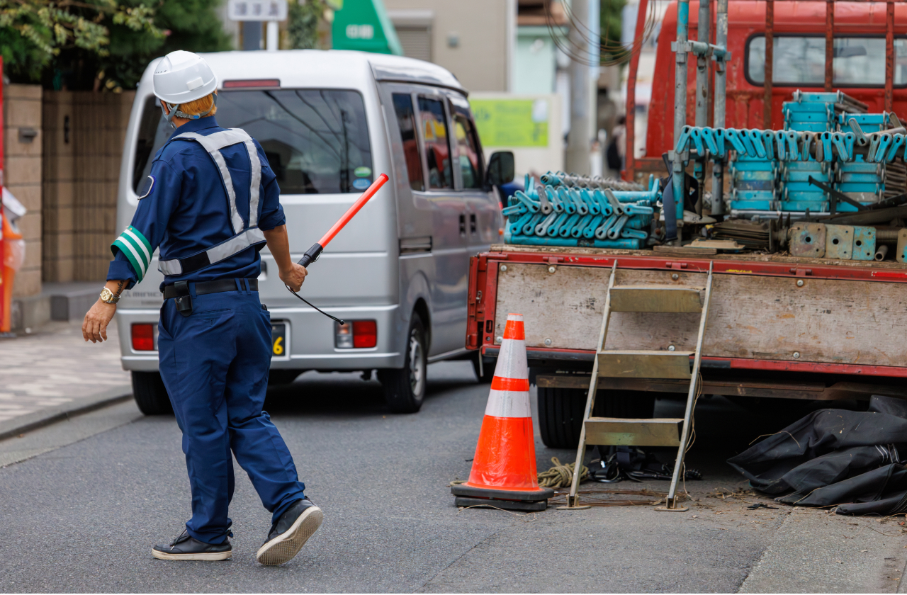 近隣環境に配慮しながら進行する工事現場